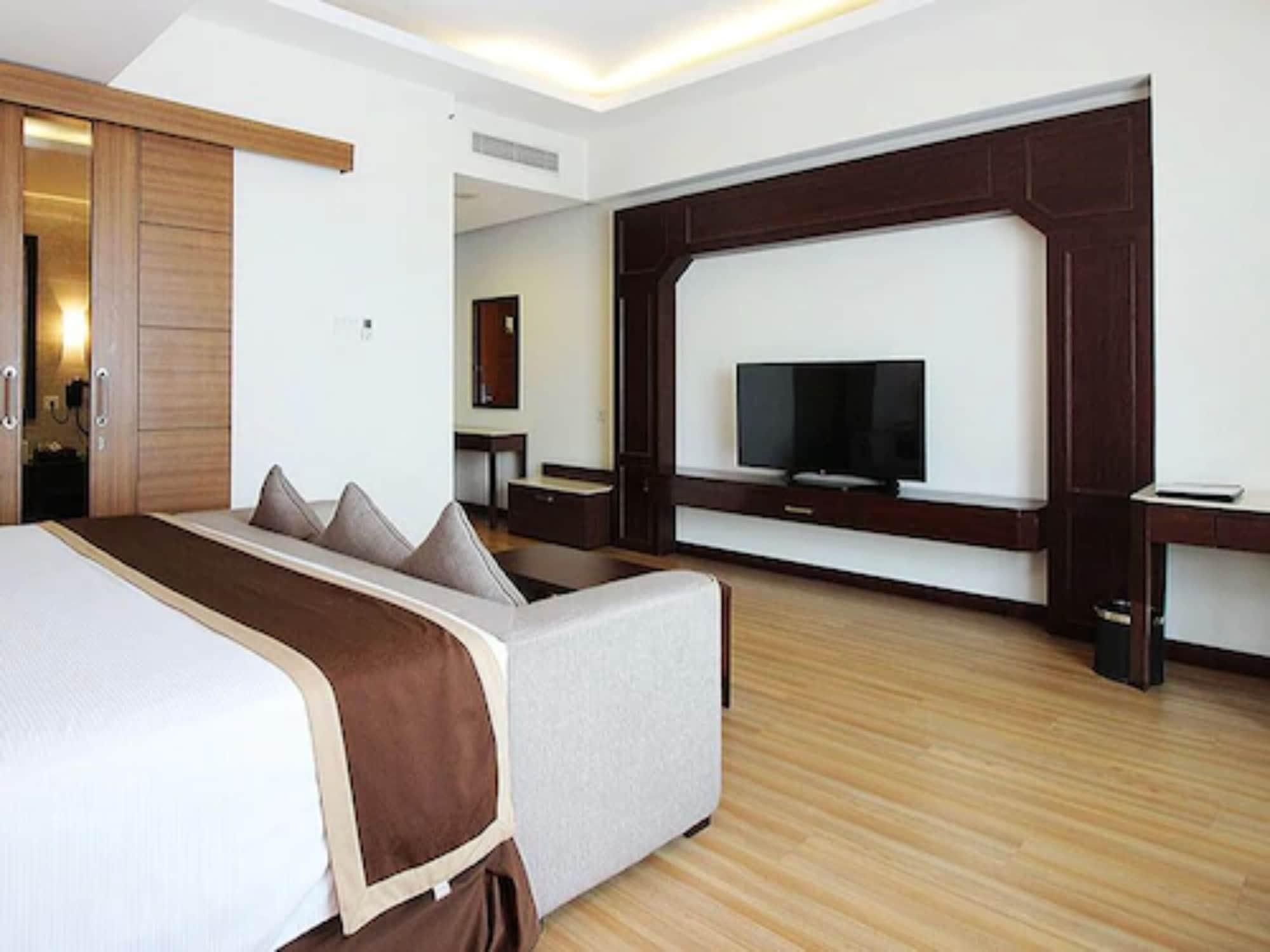 Java Palace Hotel Cikarang Exterior photo
