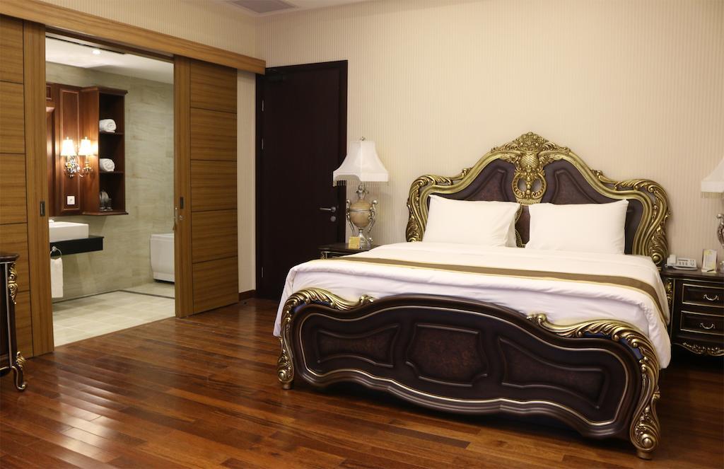 Java Palace Hotel Cikarang Exterior photo